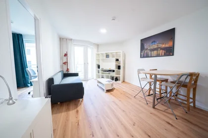 Quarto privado em Kleine Alexanderstraße, Mitte, imagem 7 de 10