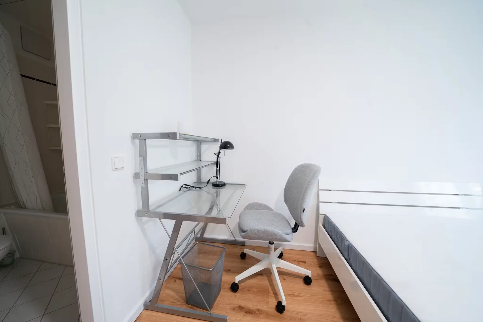 Quarto de estudante económico perto do campus em 