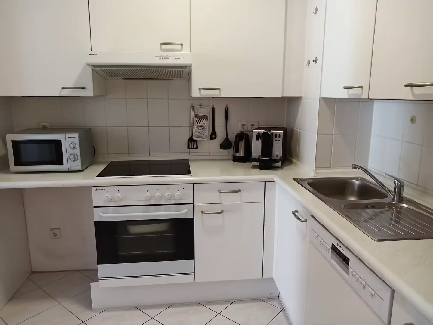 Quarto de estudante confortável e espaçoso em 