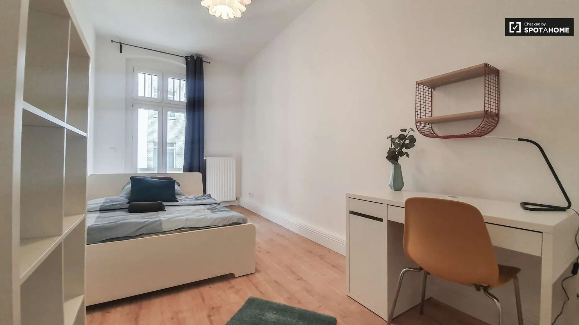 Economical student room with convenient location in 