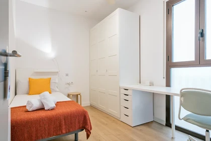 Room for rent with double bed barcelona