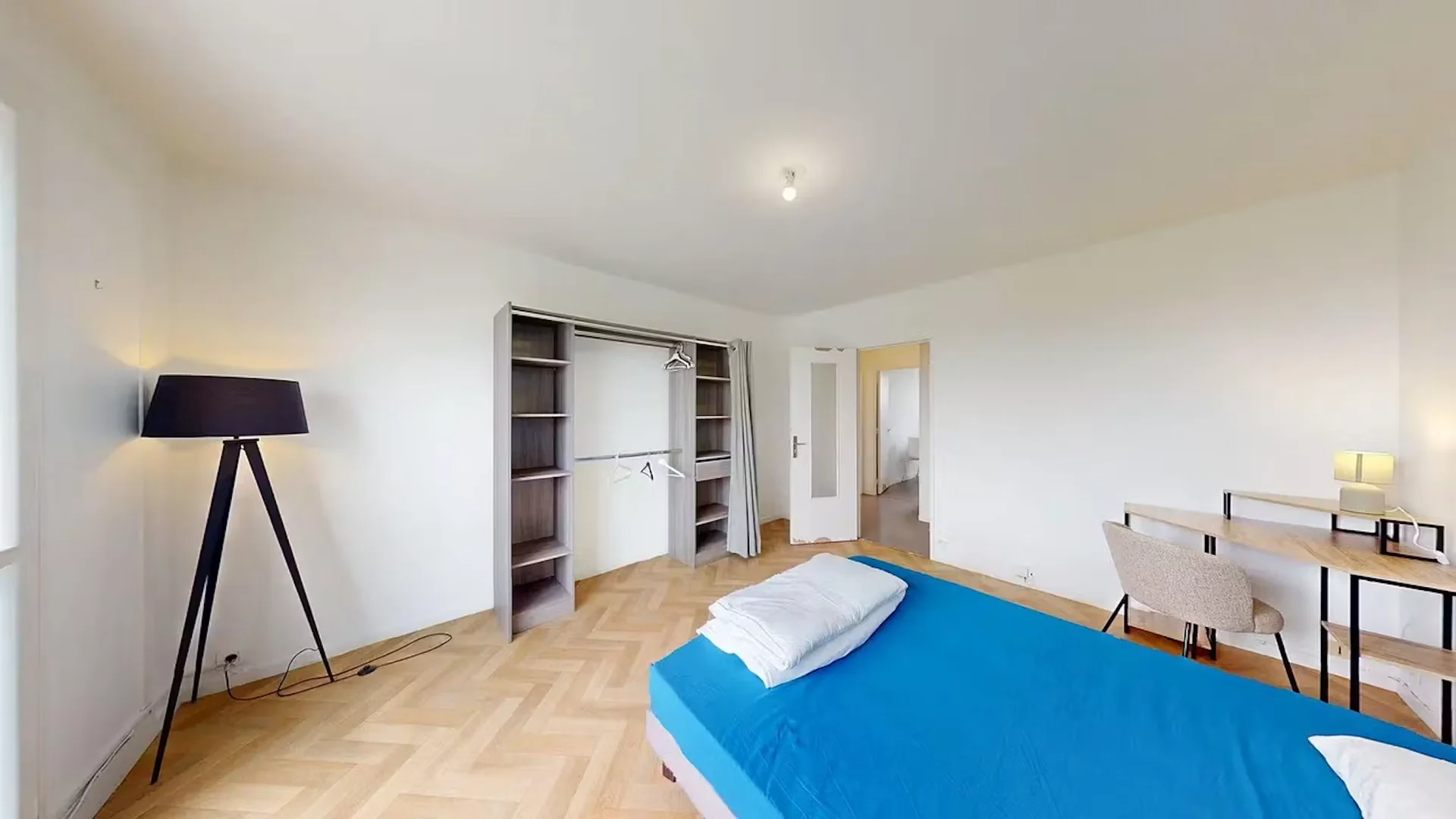 Quarto acolhedor para estudantes disponível em