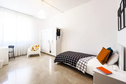 Quarto privado em Via G. Suardi, Cimitero, imagem 1 de 10