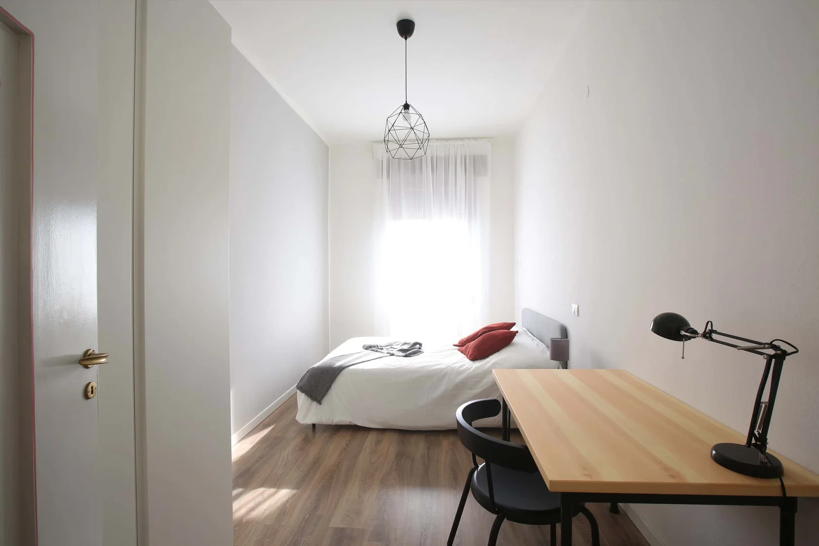 Zimmer in Studentenwohnung in  zu vermieten, voll möbliert
