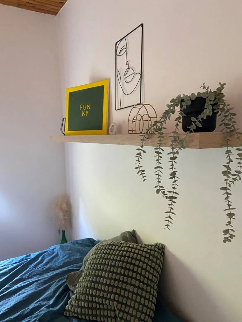 Chambre confortable pour étudiants disponible dans 