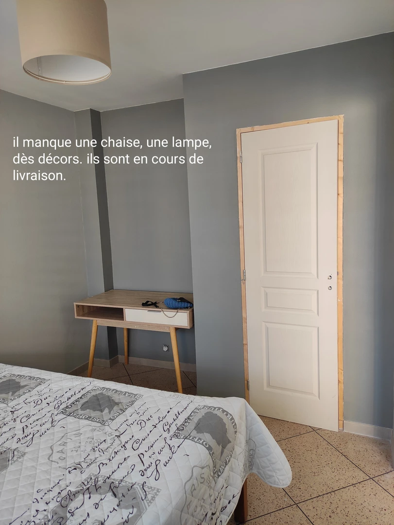 Cheap private room in Marseille