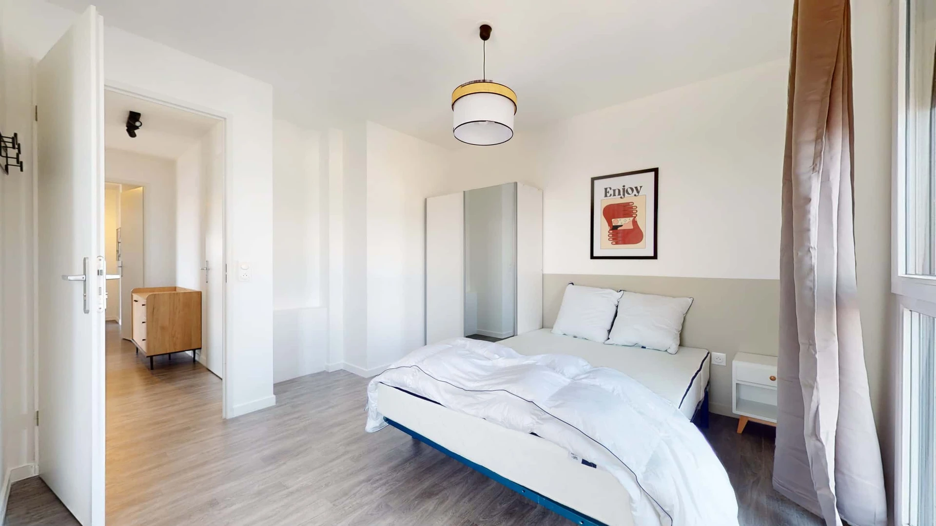 Bright private room in Aix-en-provence