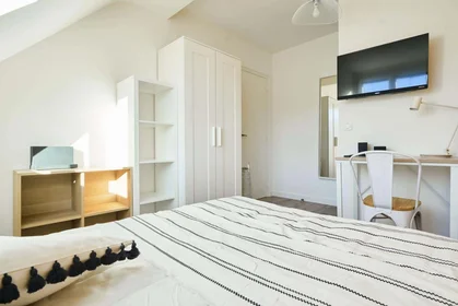 Private room at 15 Rue du Quesnoy, 59300 Valenciennes, France, image 5 of 26