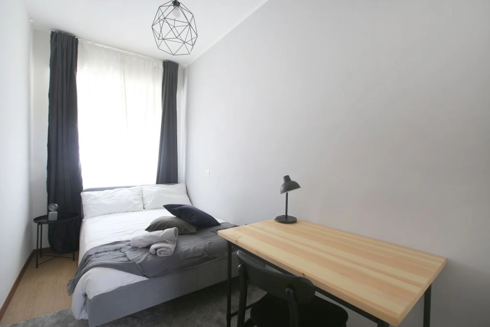 Quarto para alugar num apartamento partilhado em Milão