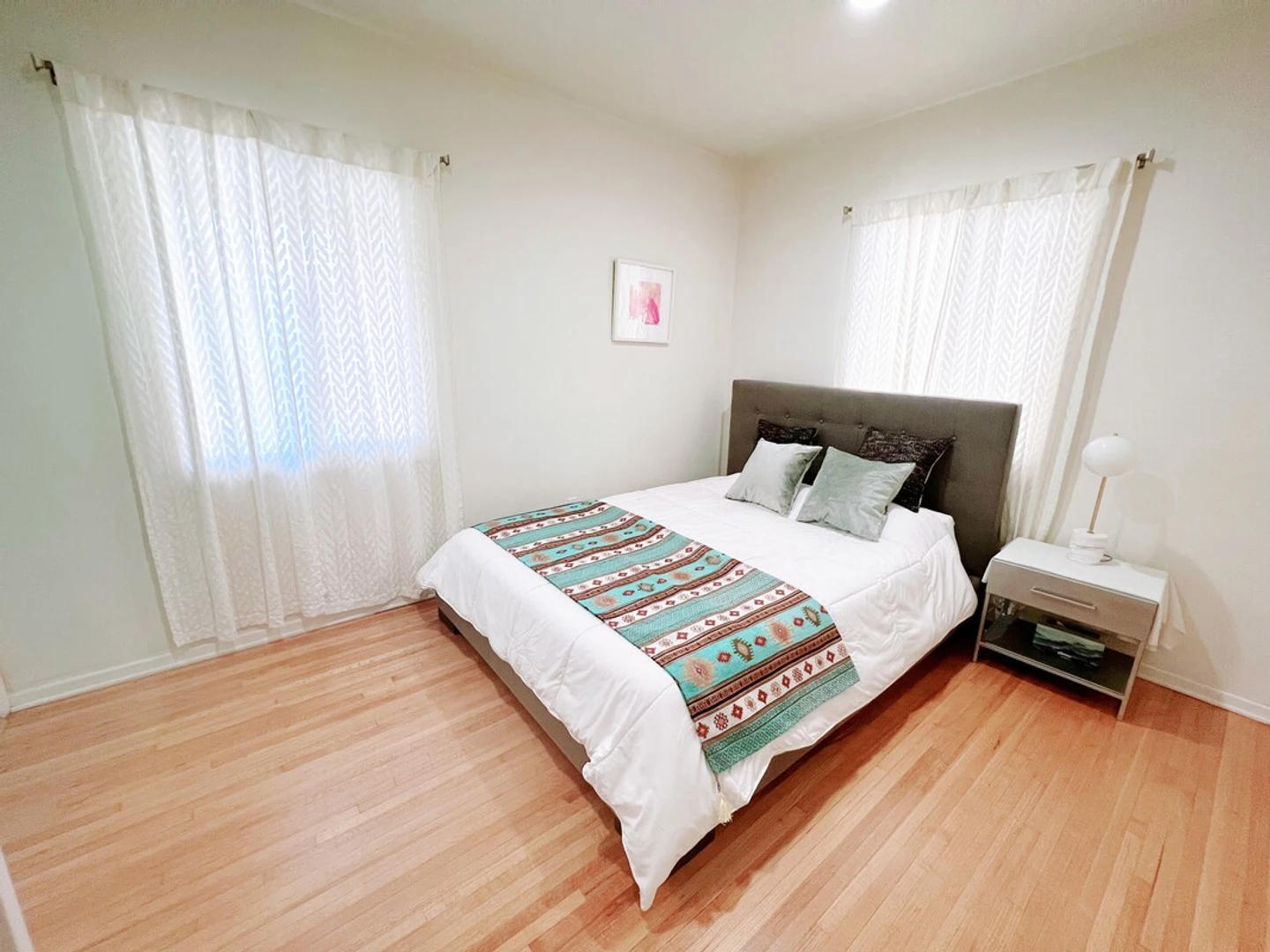 Room for rent with double bed Los-angeles