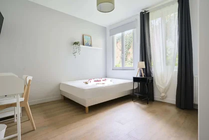 Private room at 271 Rue d'Estienne d'Orves, 92700 Colombes, France, image 1 of 39