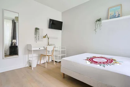 Private room at 271 Rue d'Estienne d'Orves, 92700 Colombes, France, image 3 of 39