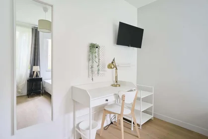 Private room at 271 Rue d'Estienne d'Orves, 92700 Colombes, France, image 5 of 39