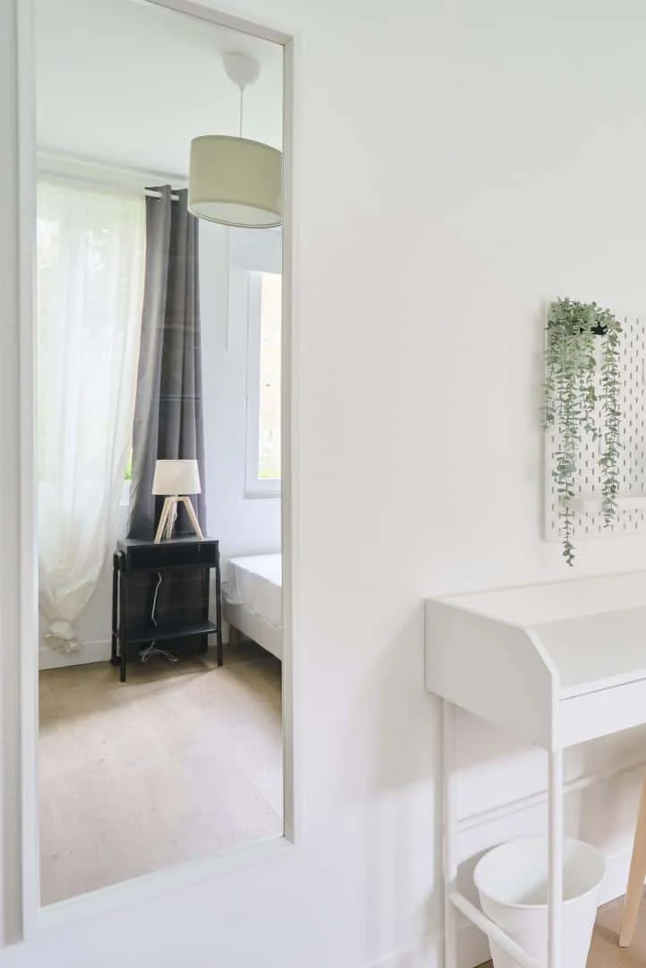 Comfortable and spacious student room in 