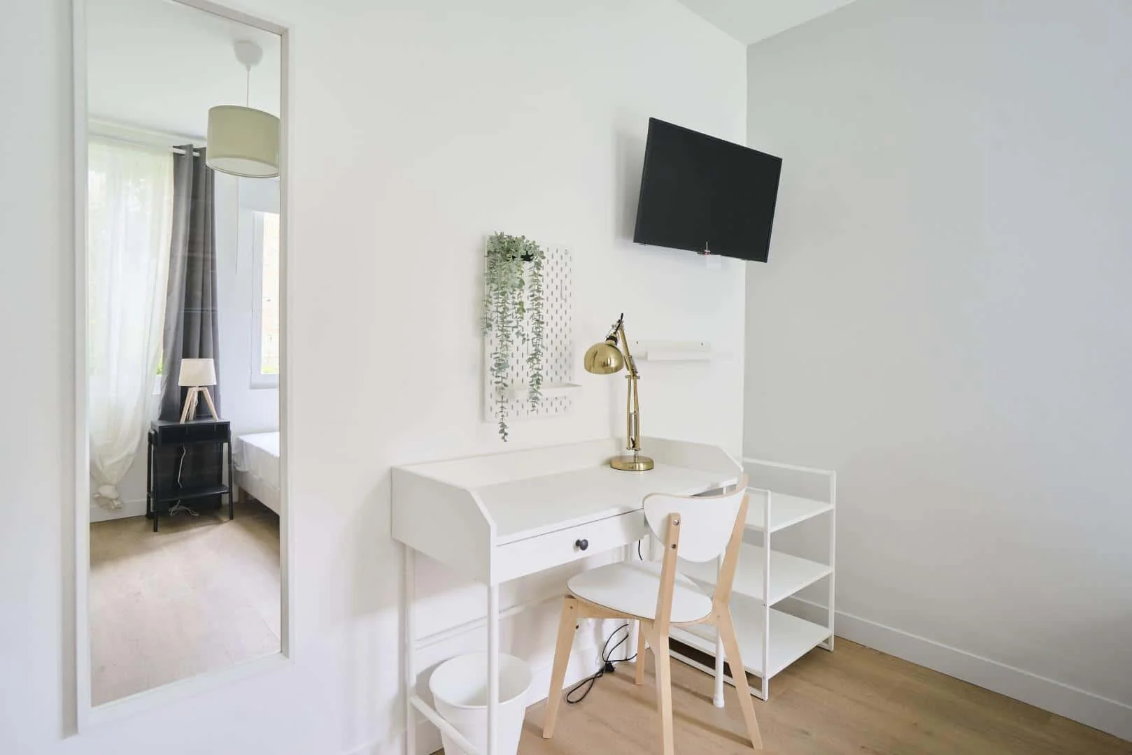 Student-friendly room in  with modern amenities