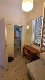 Privatzimmer in der Via Lorenzo il Magnifico, Nomentano, bild 1 von 10