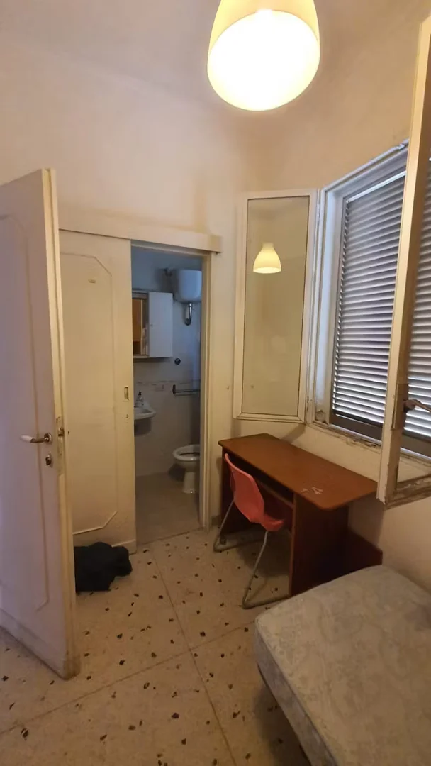 Chambre confortable pour étudiants disponible dans 