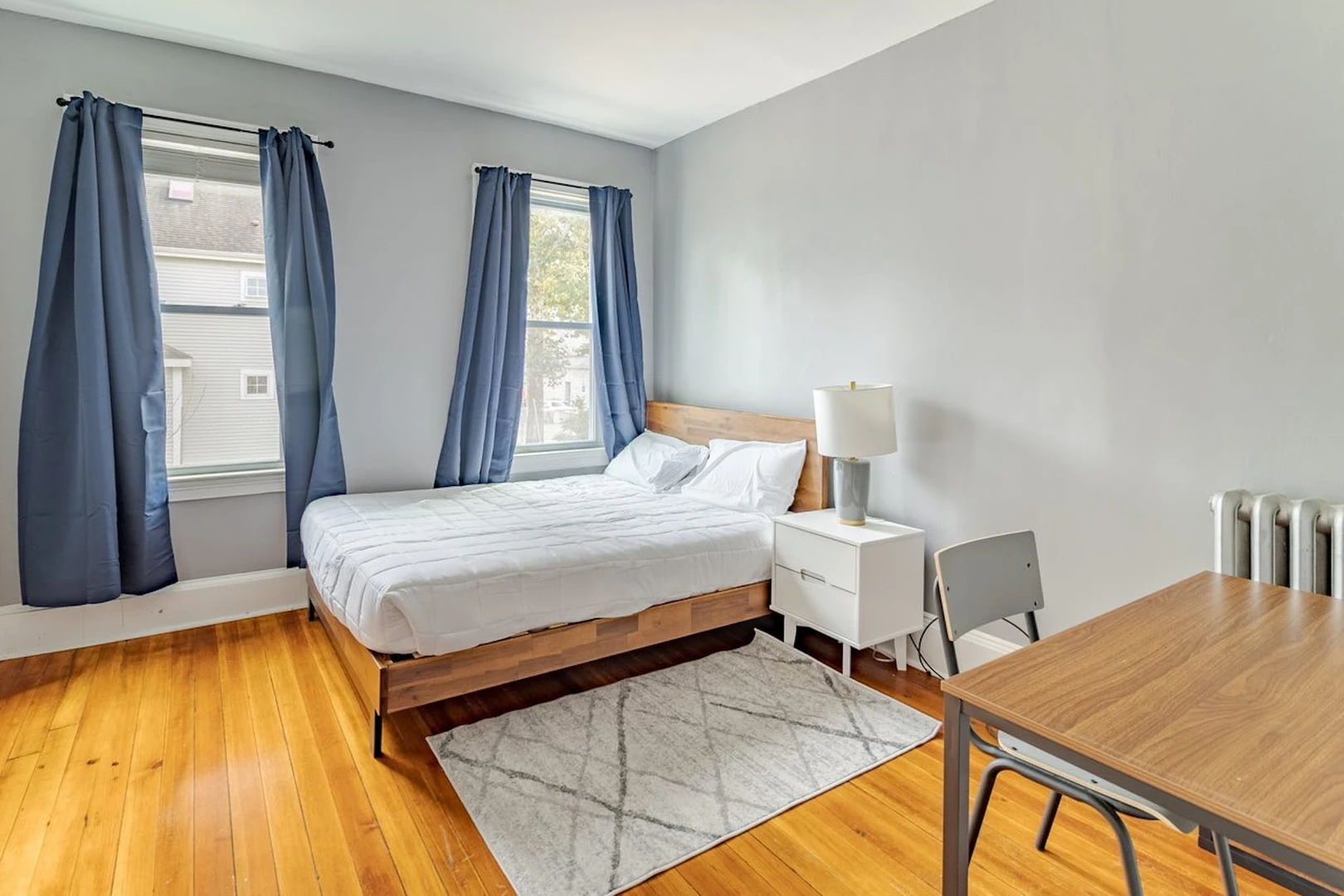 Chambre à louer avec lit double boston