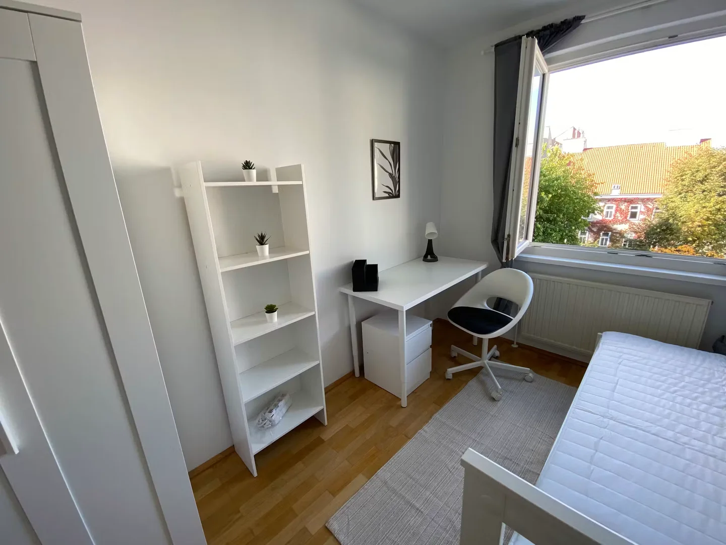 Chambre confortable pour étudiants disponible dans