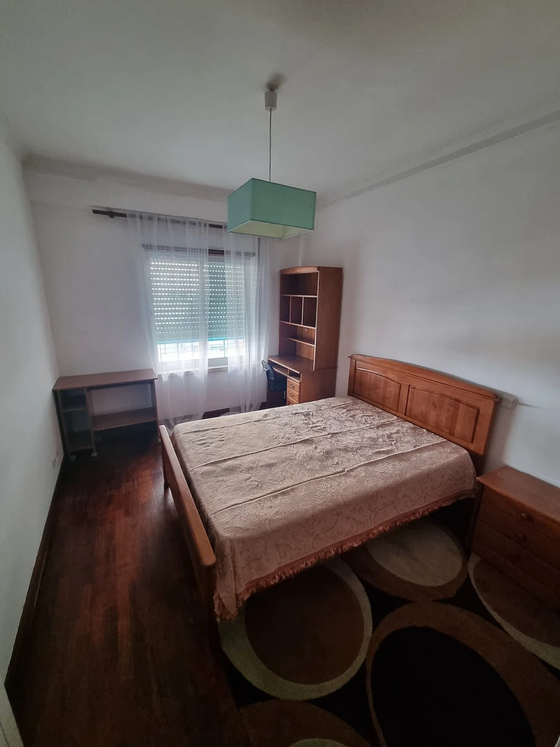 Pokój do wynajęcia z podwójnym łóżkiem w Leiria