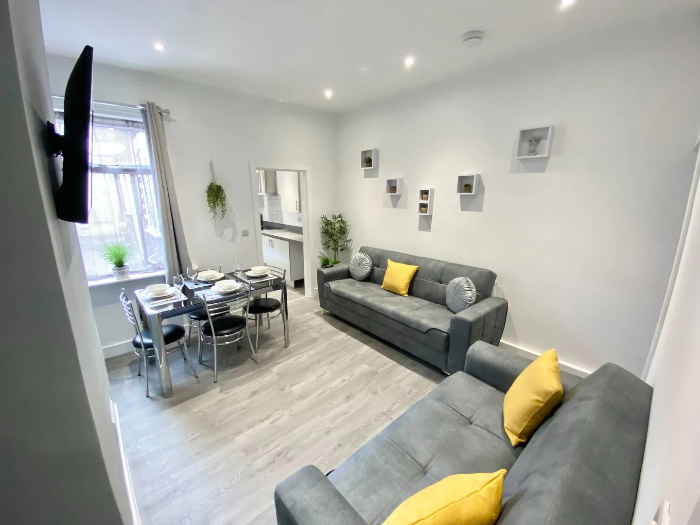Two bedroom accommodation in Stoke-on-trent