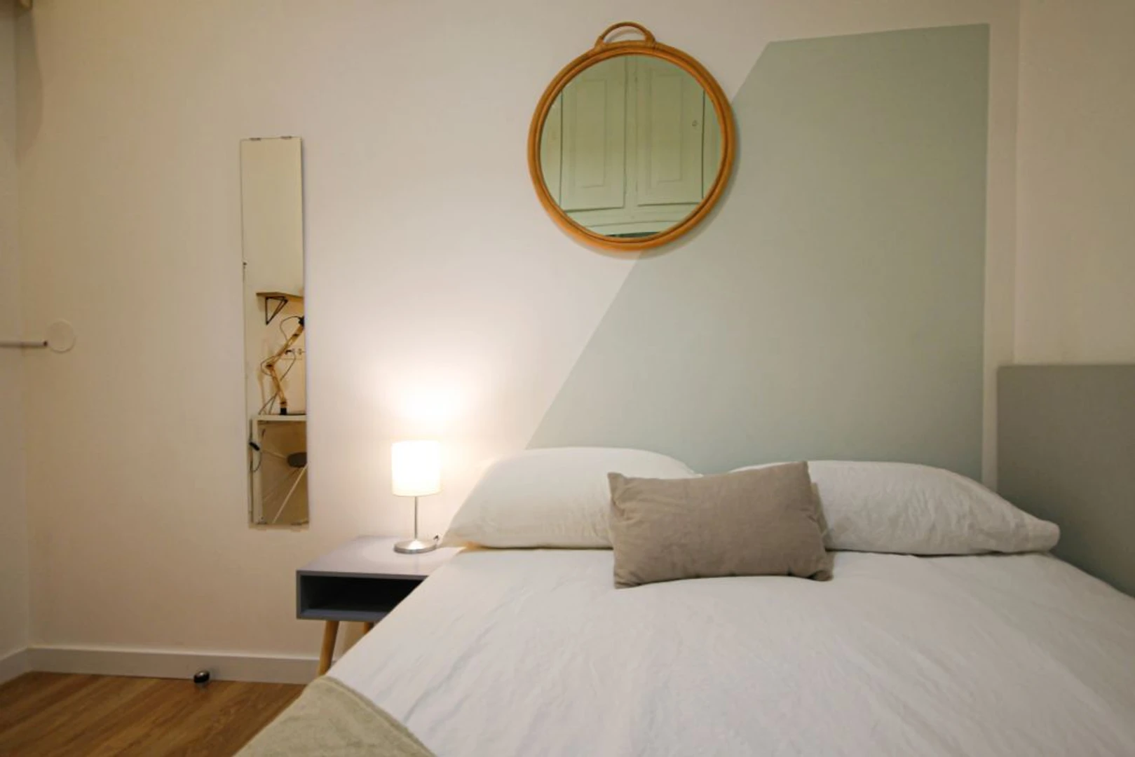 Cheap private room in Barcelona