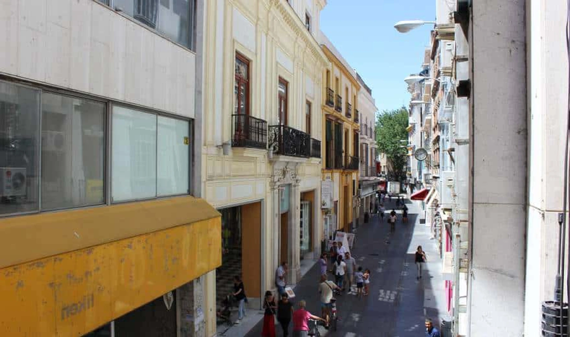 Renting rooms by the month in Seville