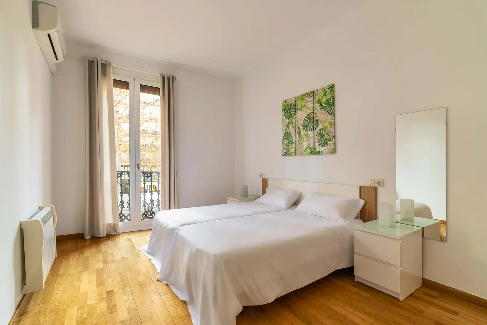 Av. del Paral·lel, 08015 Barcelona, Spain