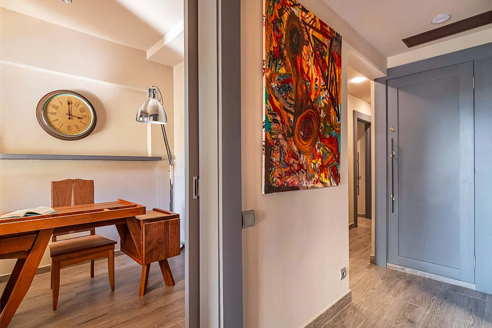 Av. de Mistral, 28, L'Eixample, 08015 Barcelona, España