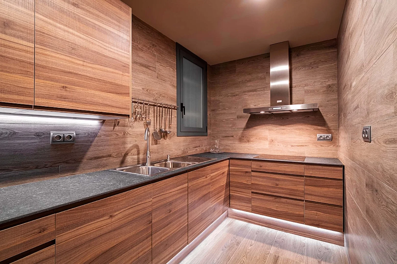 Av. de Mistral, 28, L'Eixample, 08015 Barcelona, España