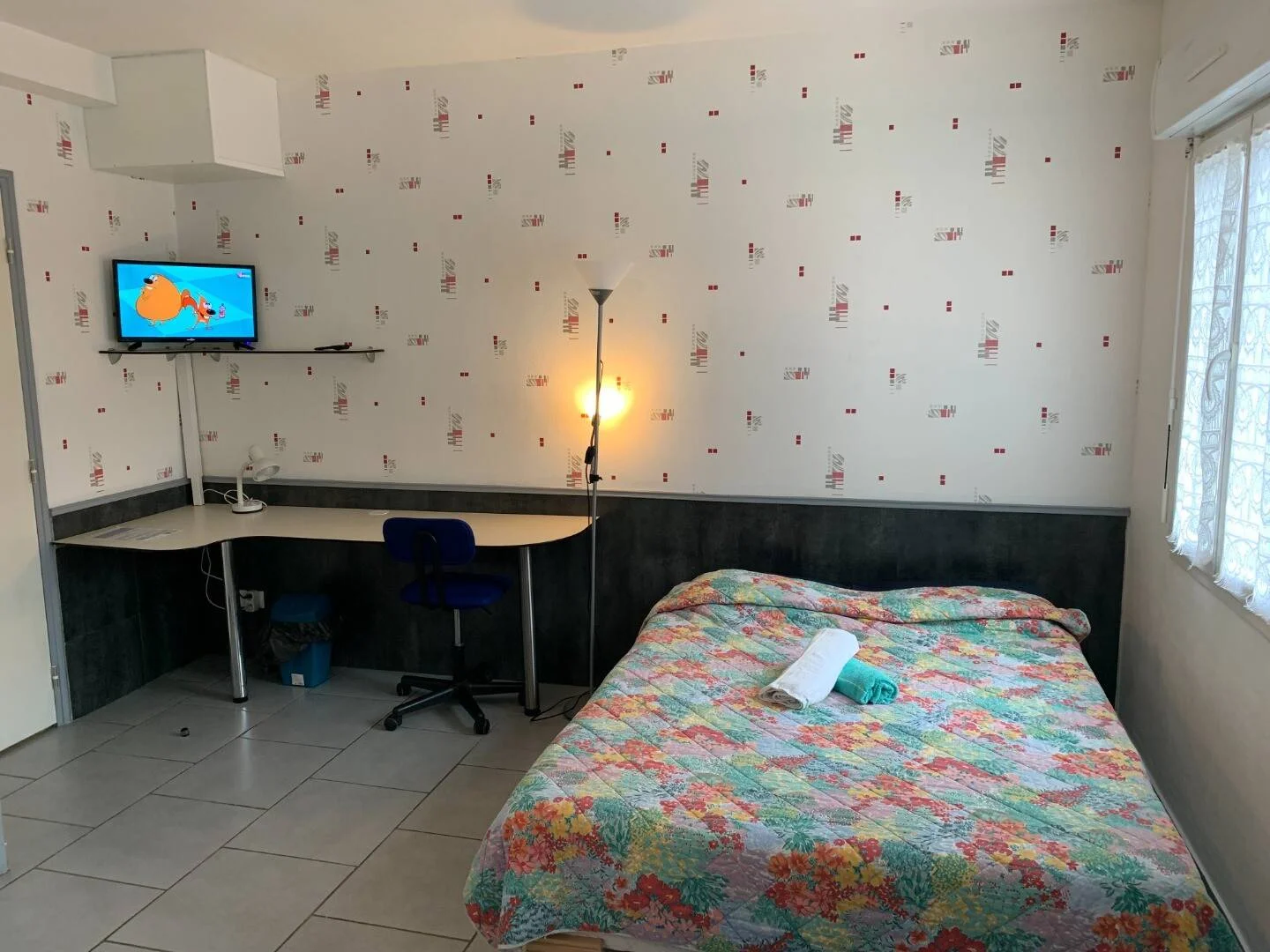 Funktionelles Studentenzimmer perfekt zum Studieren in 