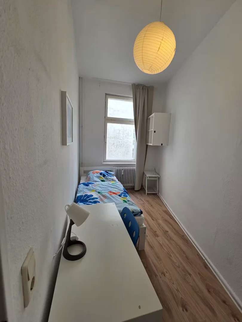 Economical student room with convenient location in