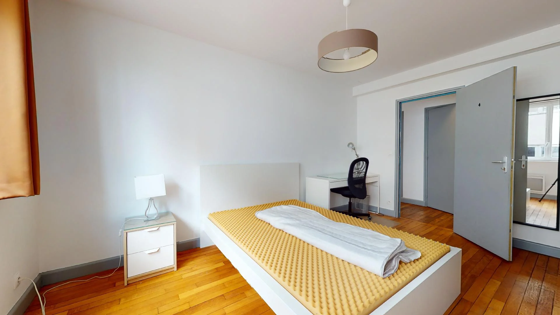 Student-friendly room in  with modern amenities