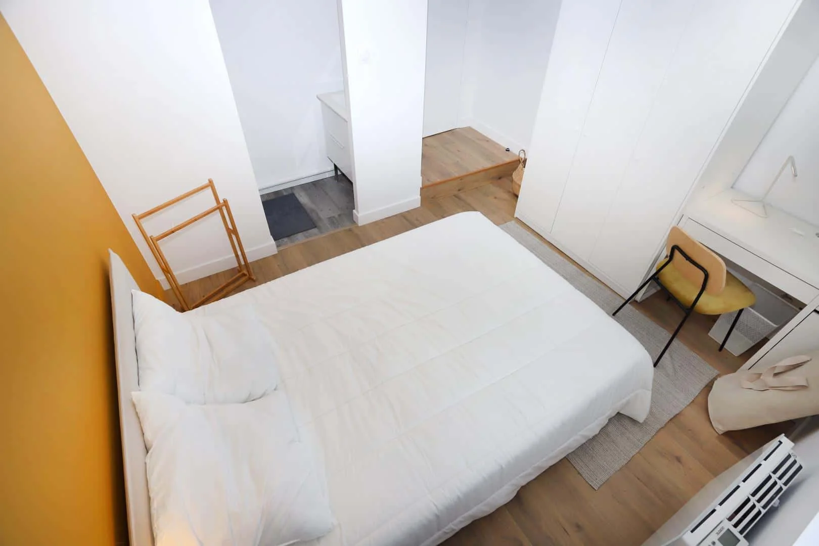 Student-friendly room in with modern amenities