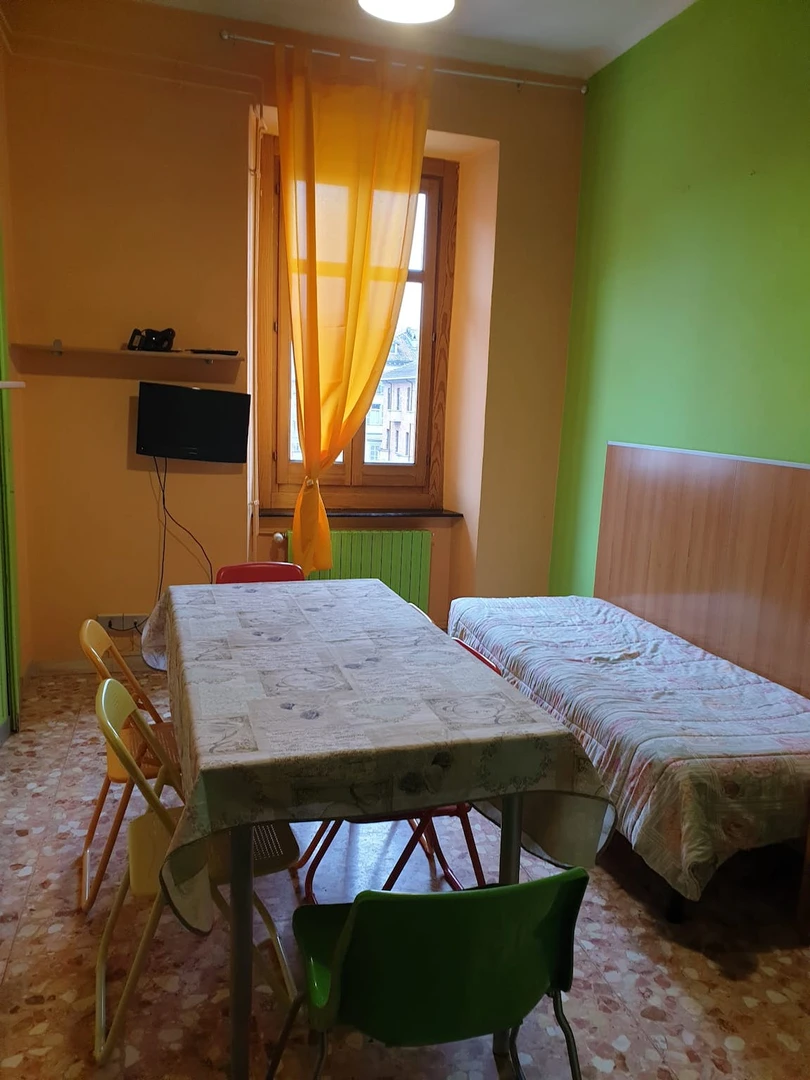 Bright shared room for rent in torino