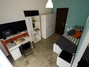 Alquiler de habitación en piso compartido en Brescia