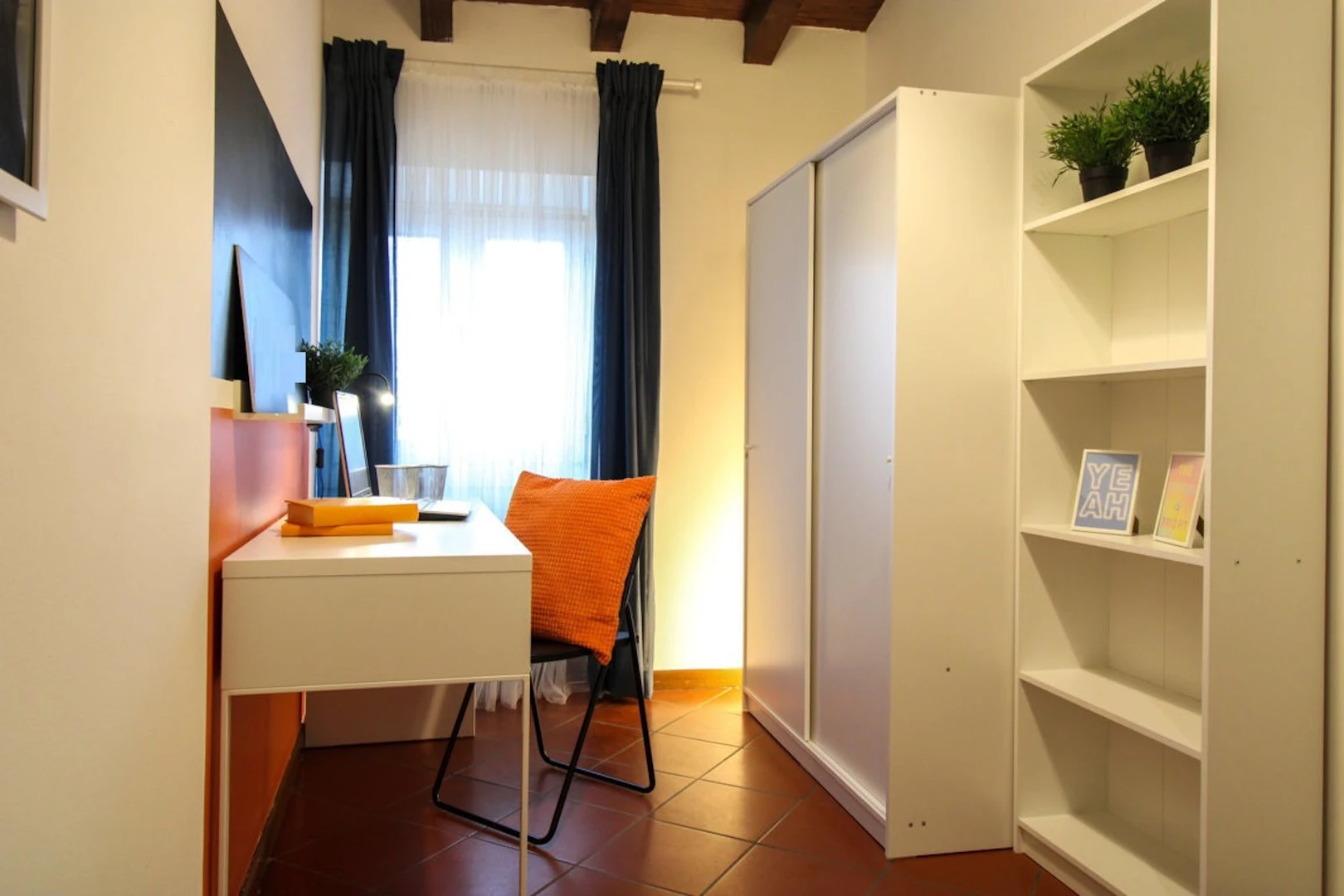 Pokój do wynajęcia we wspólnym mieszkaniu w Brescia