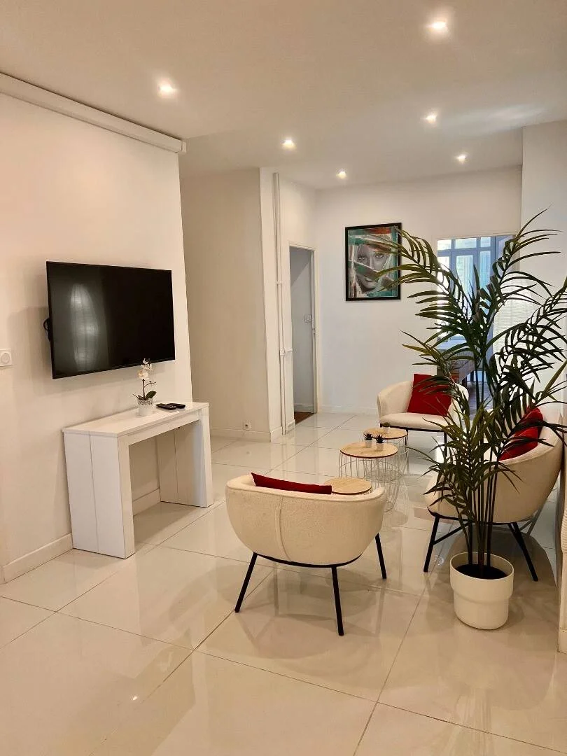 Functional student room perfect for studying in 