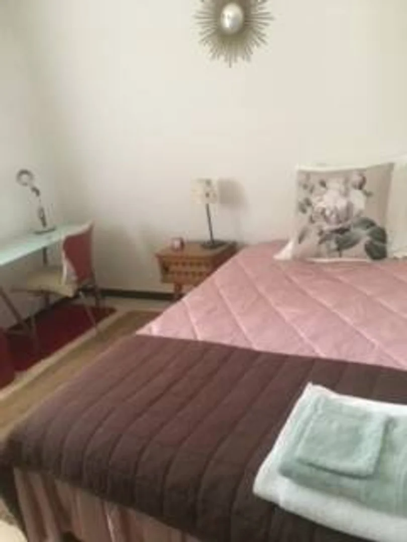 Quarto amigo do estudante em  com comodidades modernas