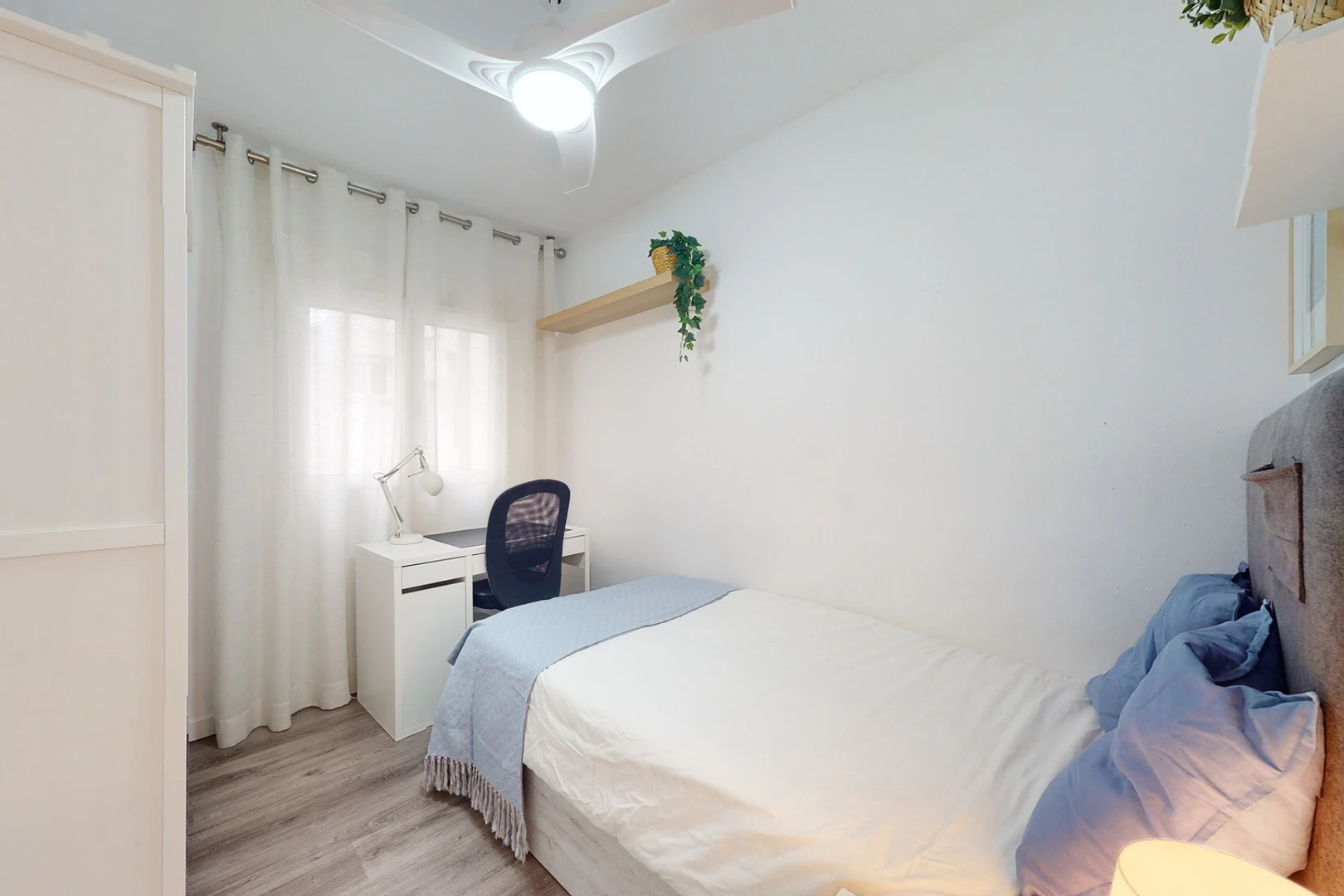 Fotografía de Habitación privada en Carrer del Monestir de Poblet, 18, 3o puerta 10, 46015 València, Valencia, Spain