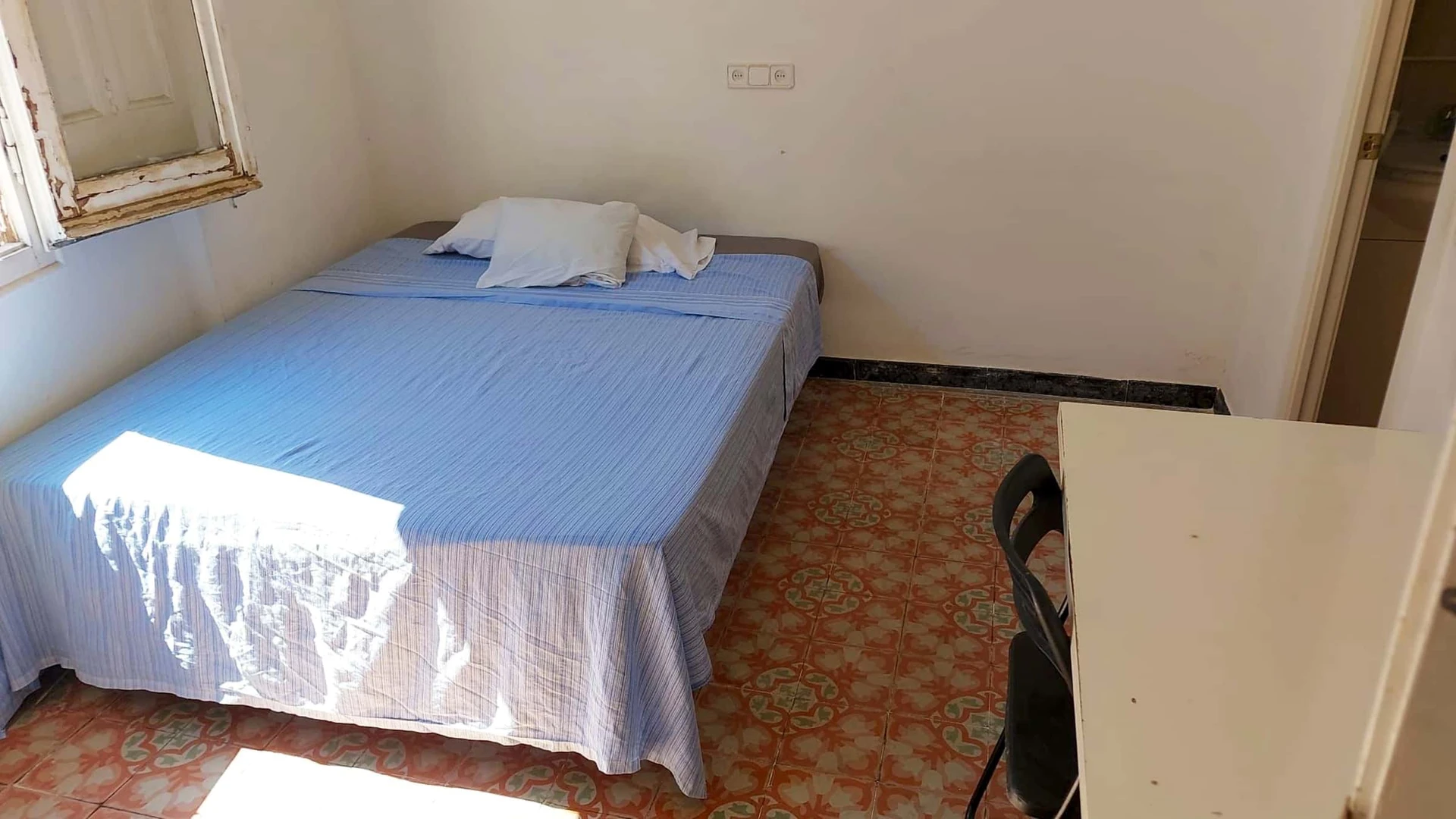 Zimmer mit Doppelbett zu vermieten barcelona