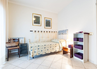 Room for rent in a shared flat in roma