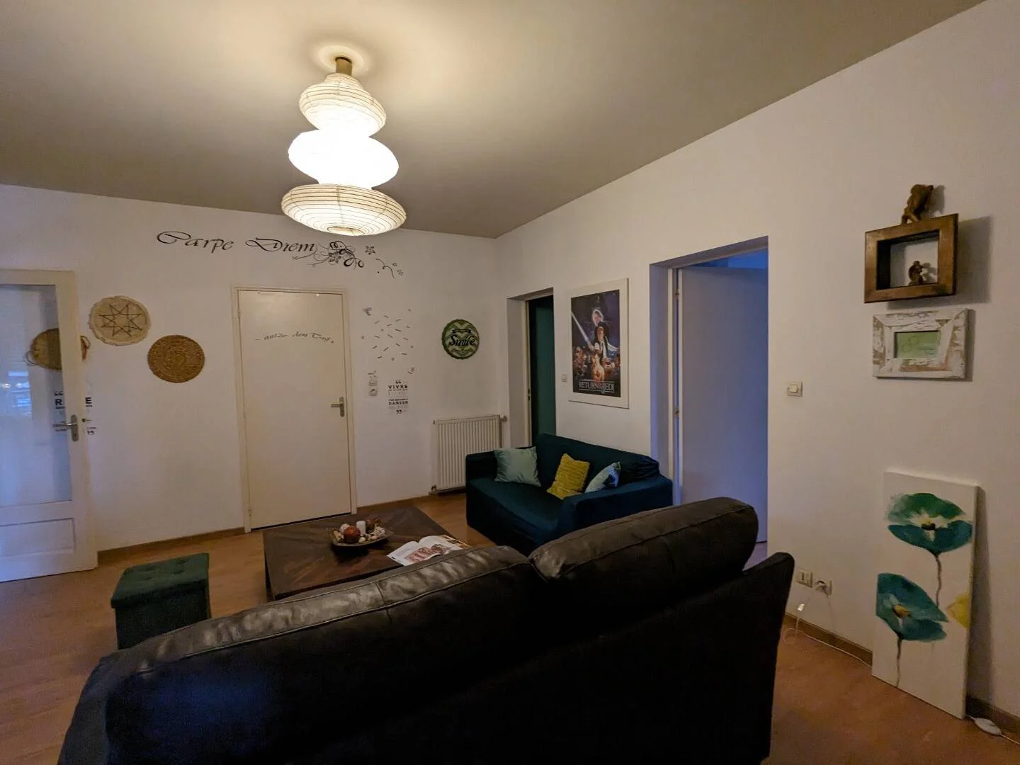 Studentenzimmer in  mit Arbeitsbereich und Gemeinschaftseinrichtungen