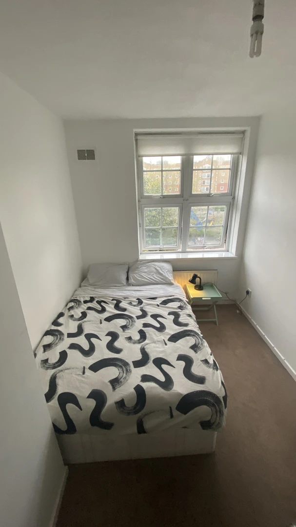 Room for rent with double bed London