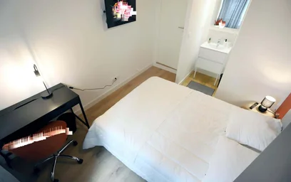 Private room at 21 Bd Victor Hugo, 44200 Nantes, France, image 2 of 14