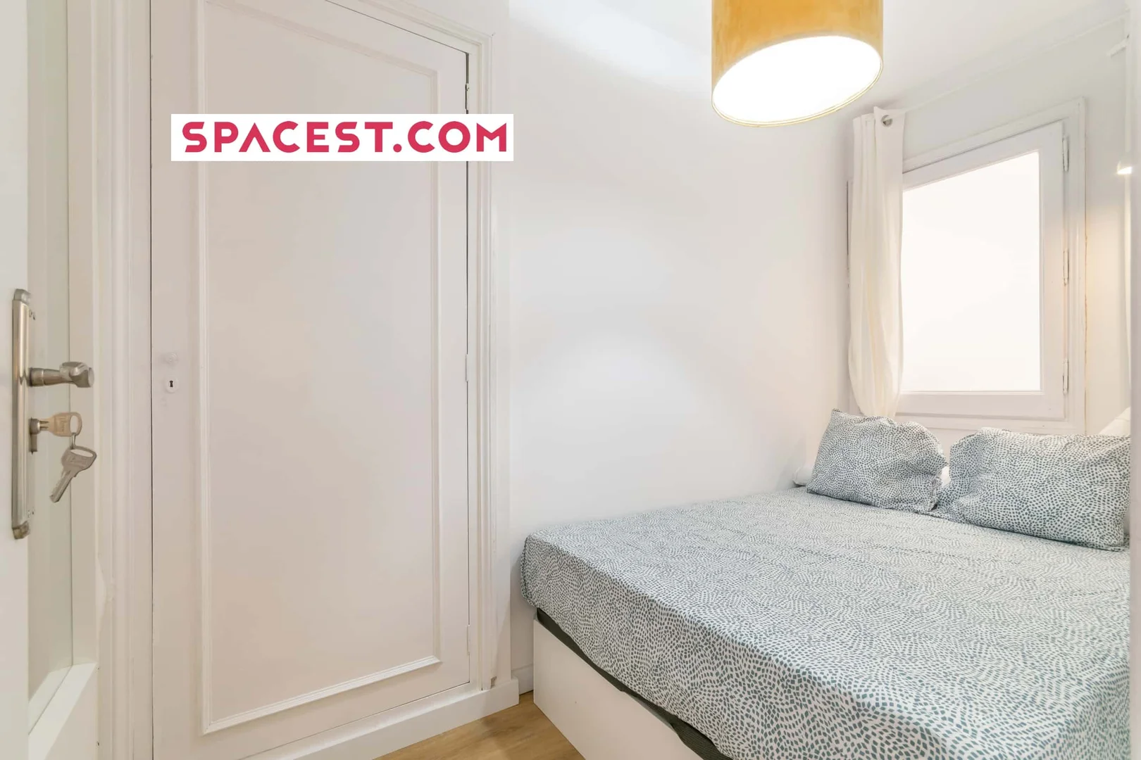Comfortable and spacious student room in 