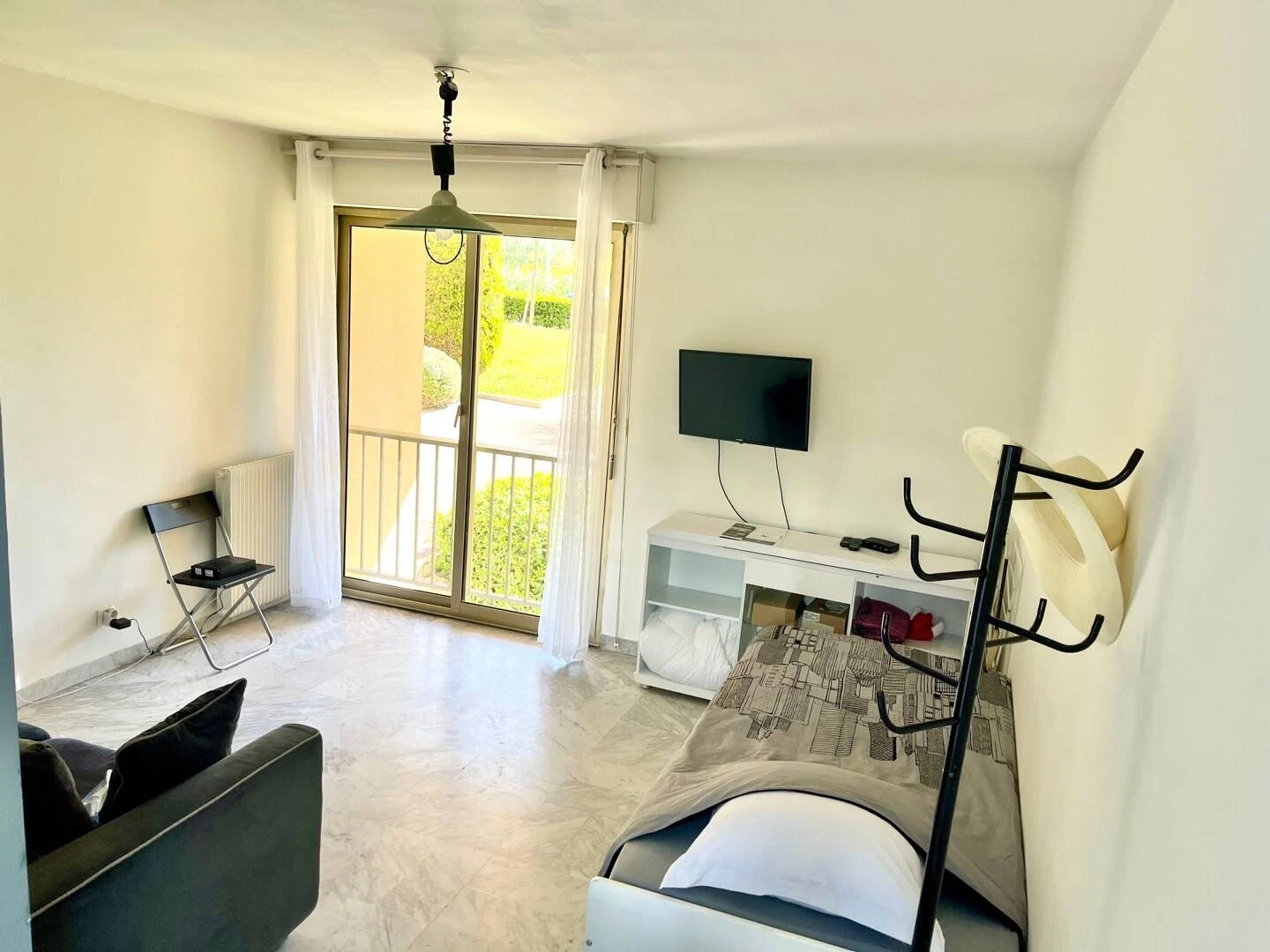 Quarto para alugar num apartamento partilhado em Antibes