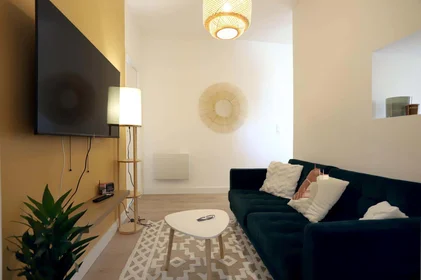 Habitación privada en 21 Bd Victor Hugo, 44200 Nantes, France, imagen 8 de 12