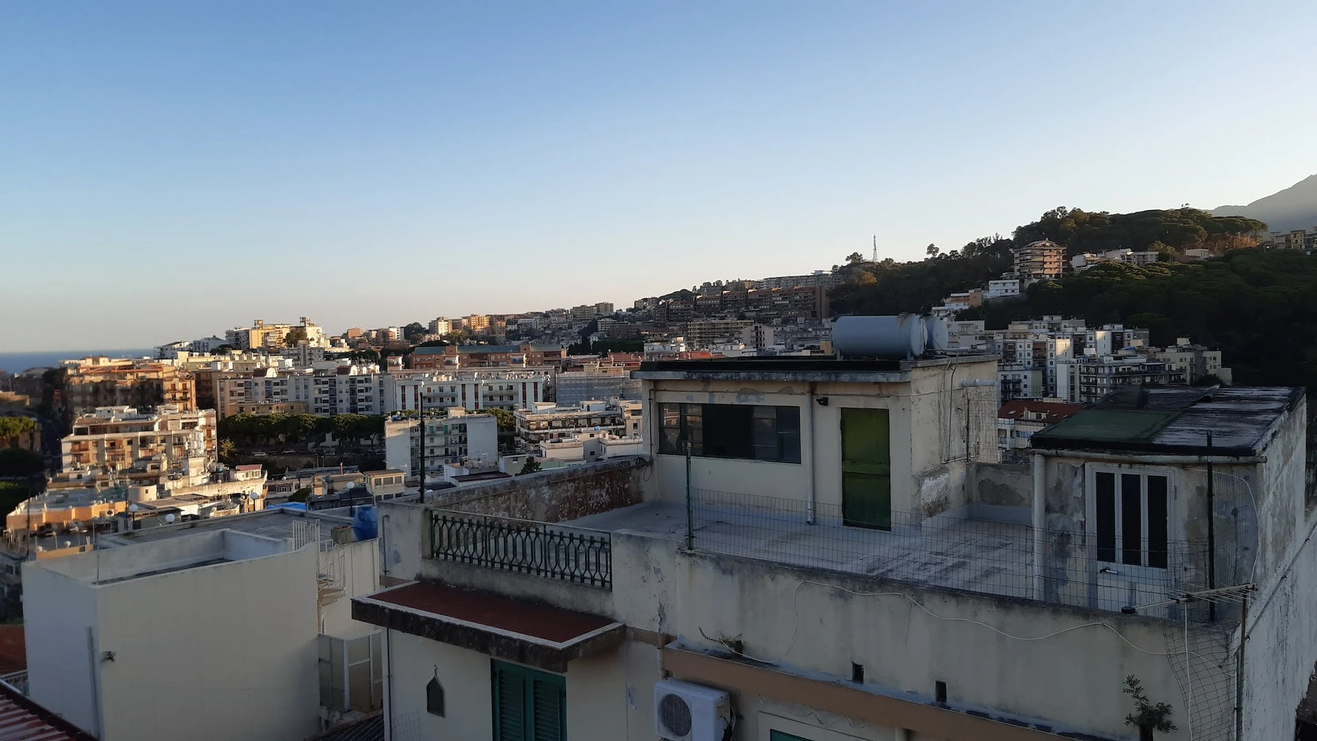 Renting rooms by the month in Messina