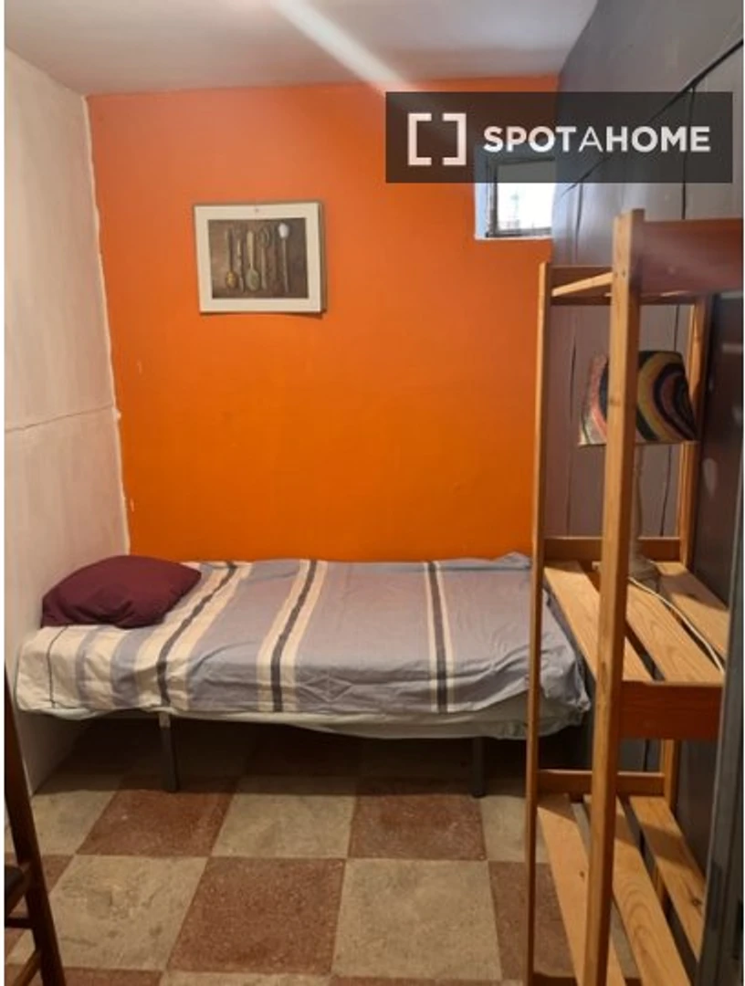 Quarto para alugar num apartamento partilhado em Córdova